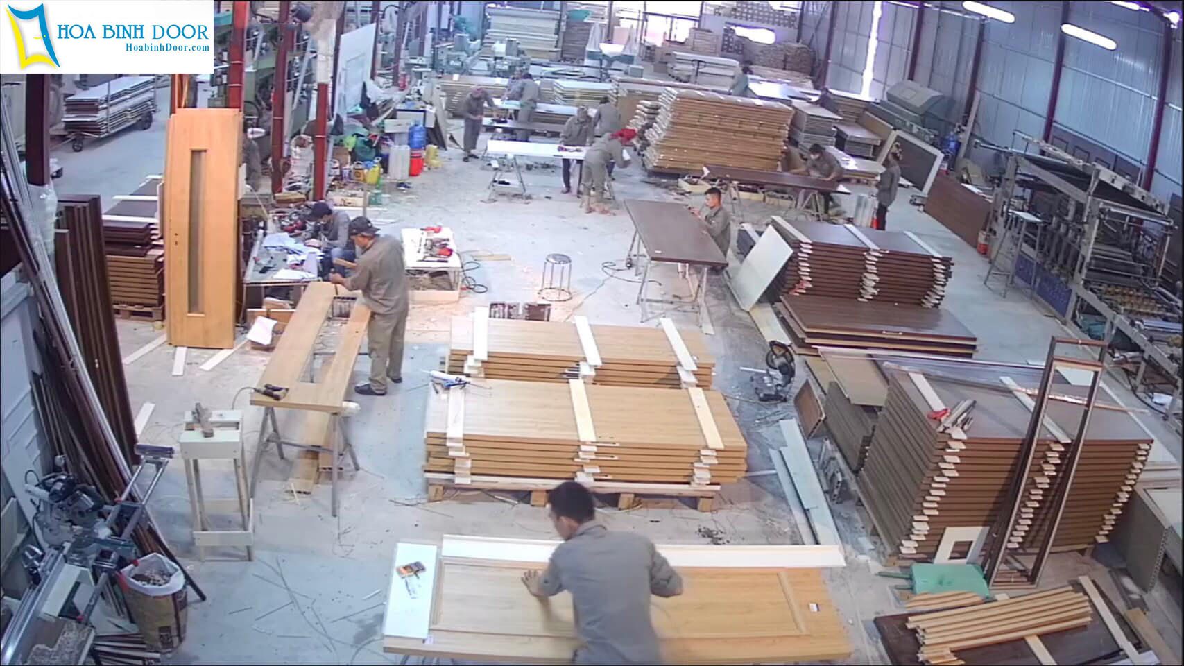 xưởng sản xuất cửa