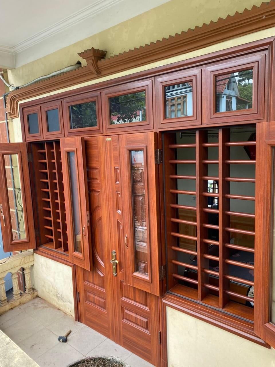 Cửa thép vân gỗ đẹp tại Khánh Hòa | Uy tín, chất lượng